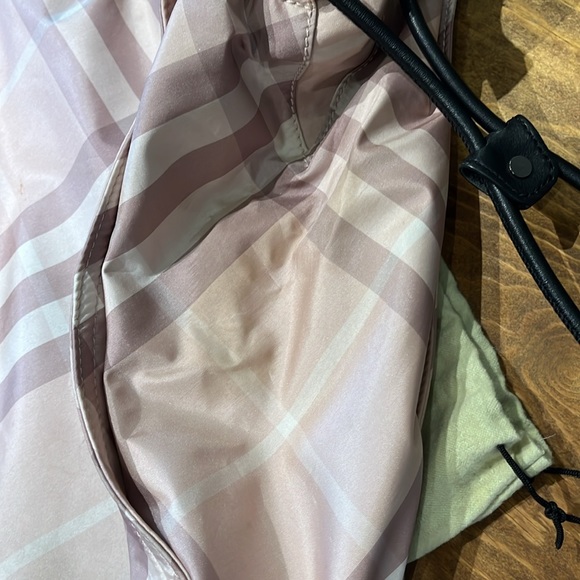Burberry Bag. Good condition. See photos Littles stains. - Picture 7 of 9
